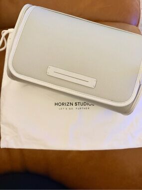 Horizn Studios “Top Case” for Luggage in Silver with Dust Bag